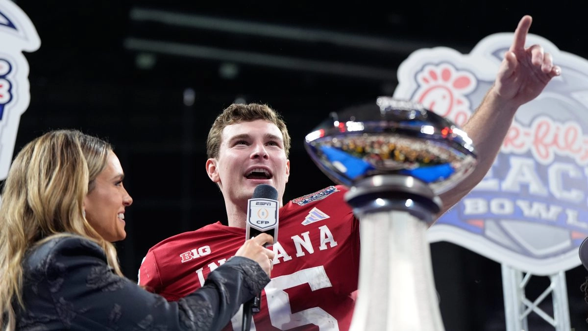 Fernando Mendoza destruye a Oregon e Indiana jugar contra Miami por el ttulo
