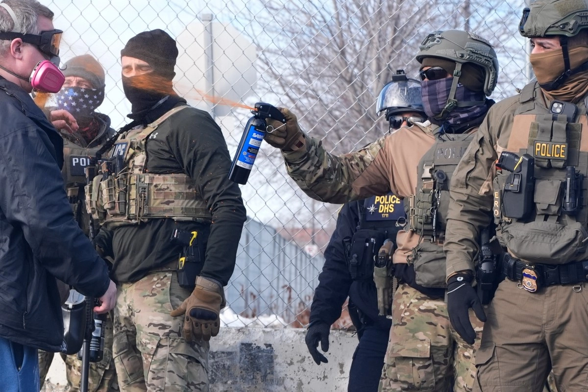 Captan agresin de agente de ICE a presidente del Ayuntamiento de Minneapolis
