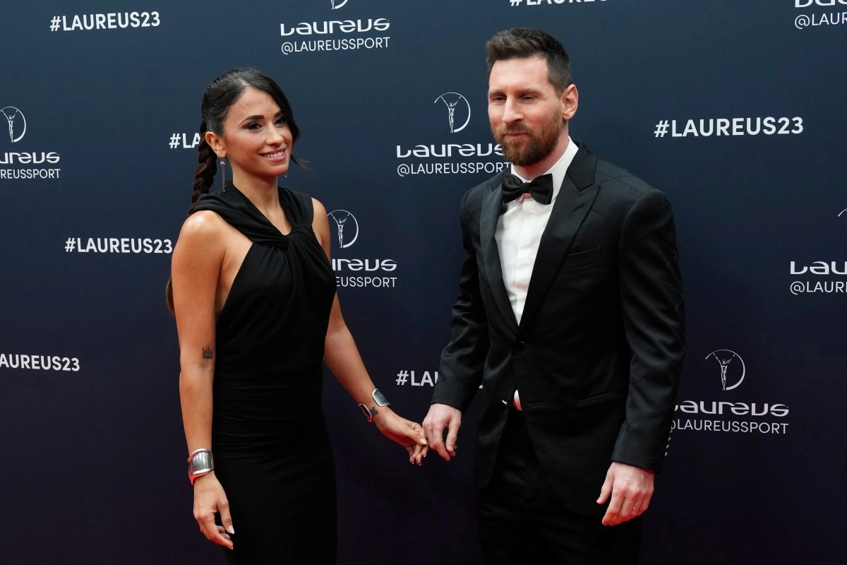 Antonela Roccuzzo protagoniza romntica sesin de fotos en bikini junto a Lionel Messi