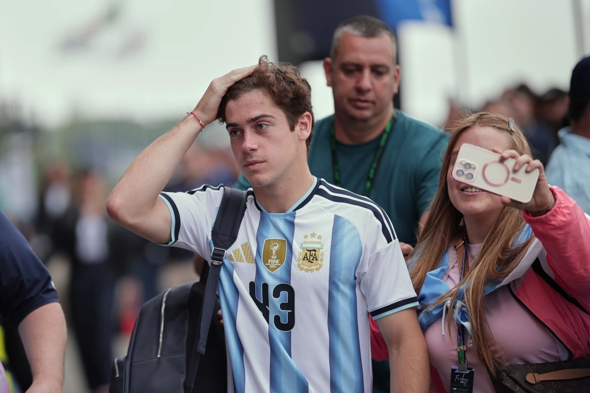 Colapinto sorprendi con una foto de 2026 junto a Checo Prez Qu viejo estoy