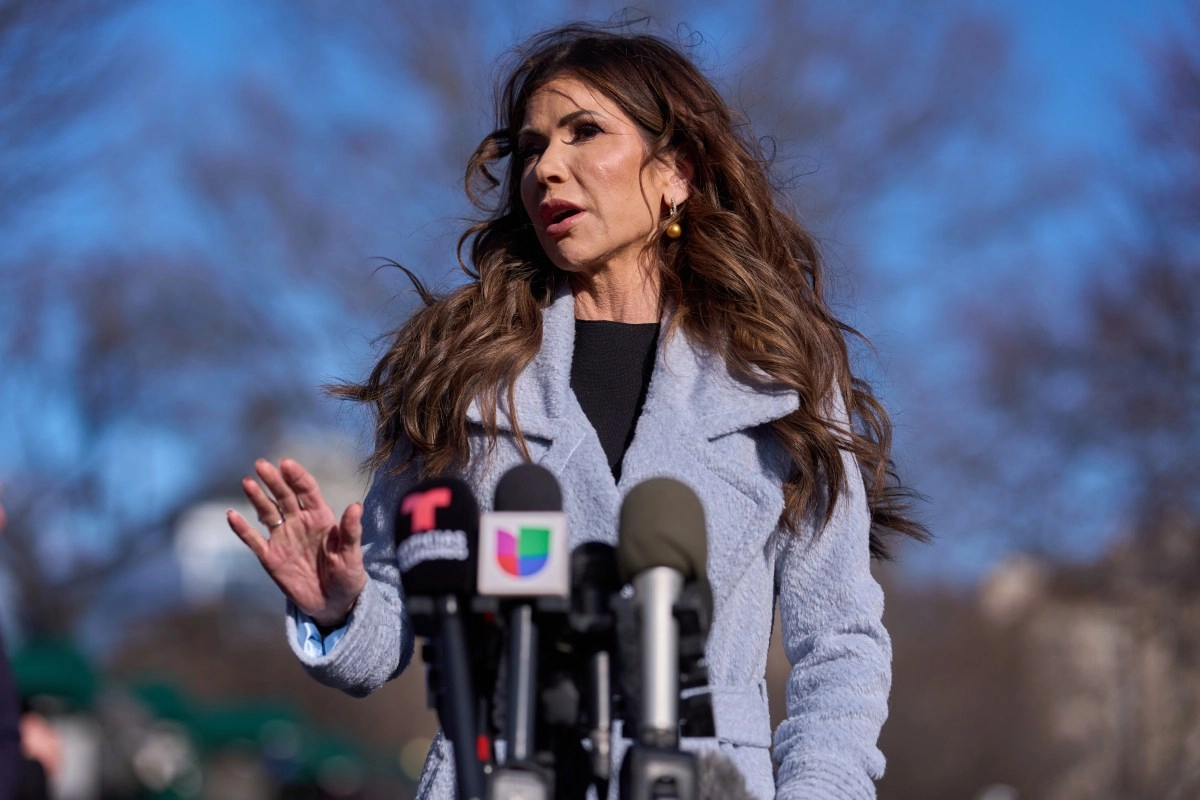 Kristi Noem anuncia 10000 arrestos de inmigrantes en Minneapolis
