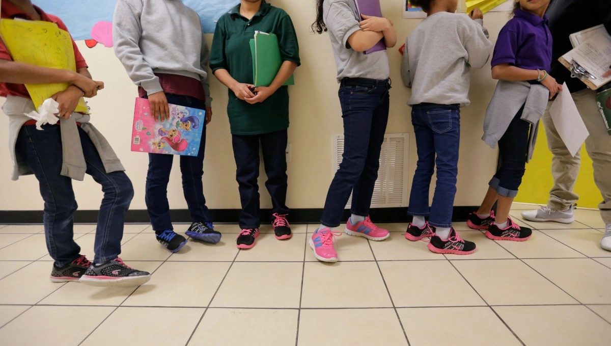Democratic senators demand stop deportations of unaccompanied migrant minors