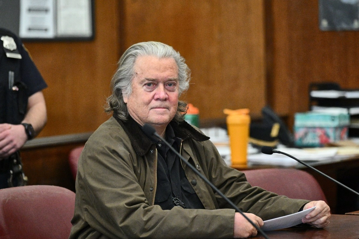 Steve Bannon Former Trump Advisor Criticizes White House Decision Regarding Immigration Agents in Minnesota