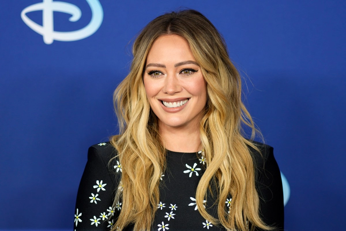 Hilary Duff reacts to the toxic moms groups drama involving Ashley Tisdale