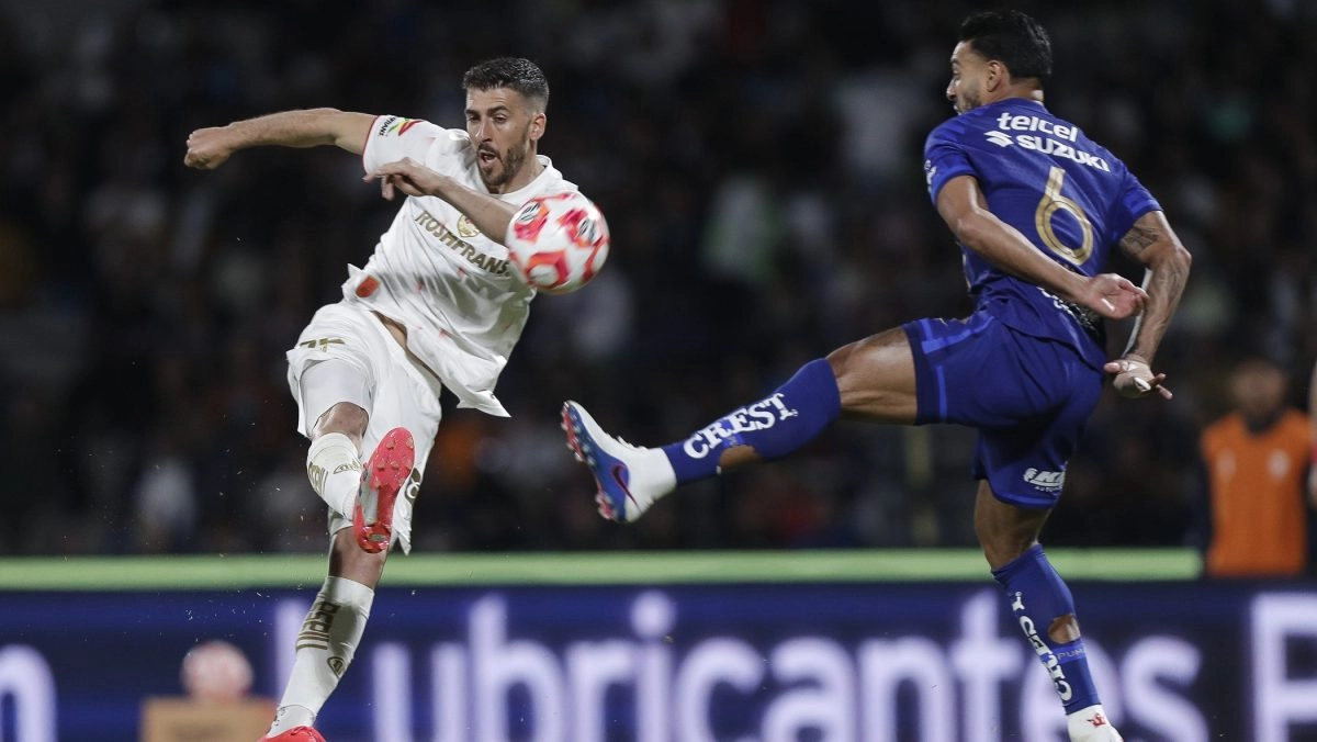 The twotime champion Toluca appeased the pumas claws and removed them undefeated 23