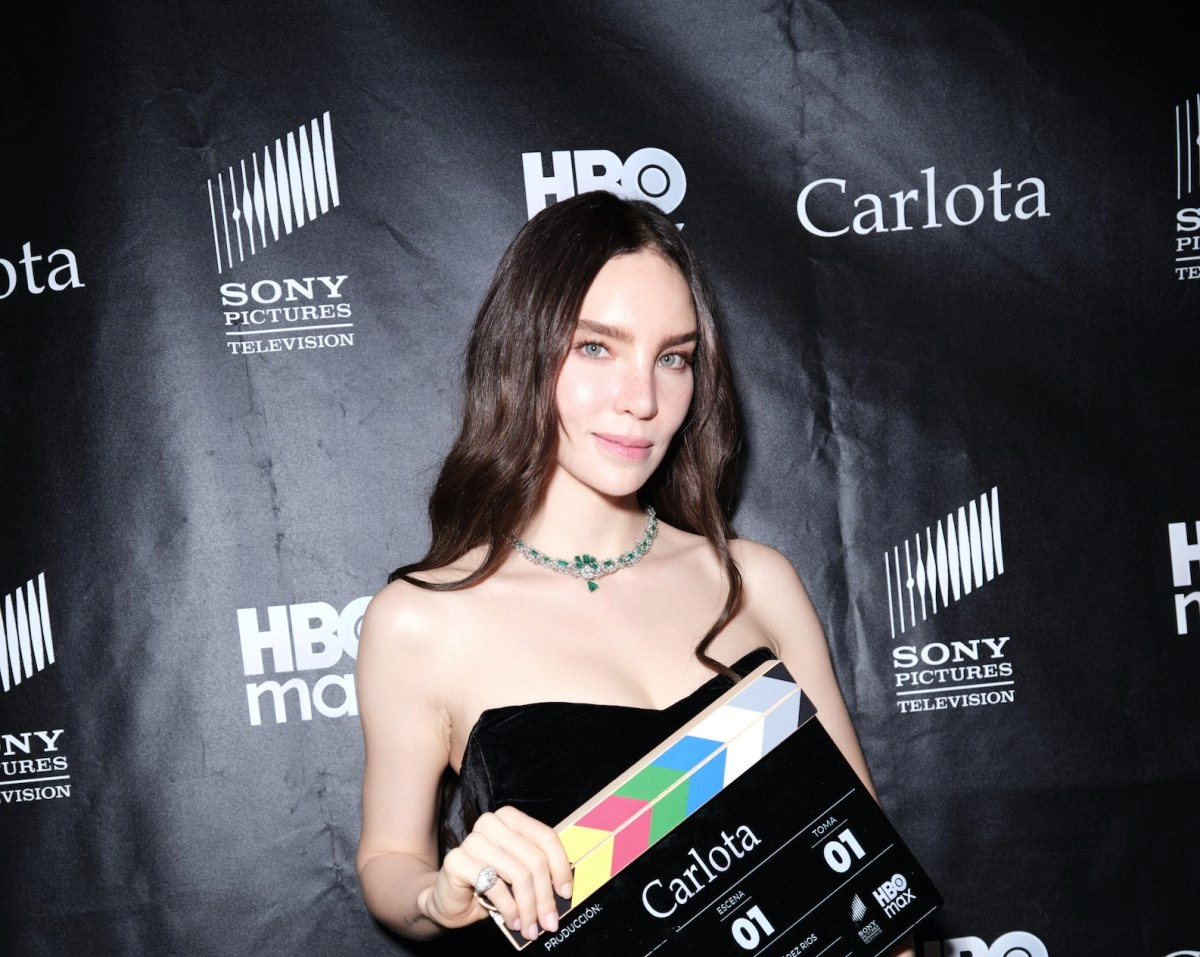 They published the first images of Belinda during the filming of Carlota
