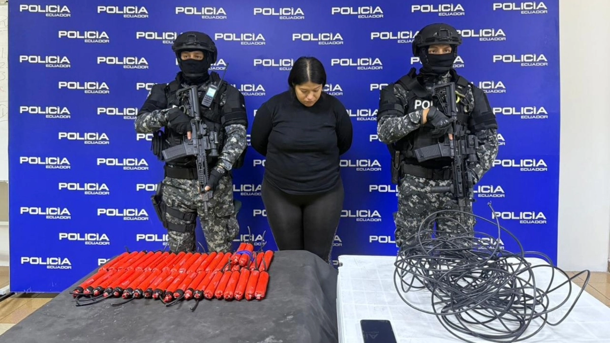 They capture a woman with explosives in a shopping center in Ecuador