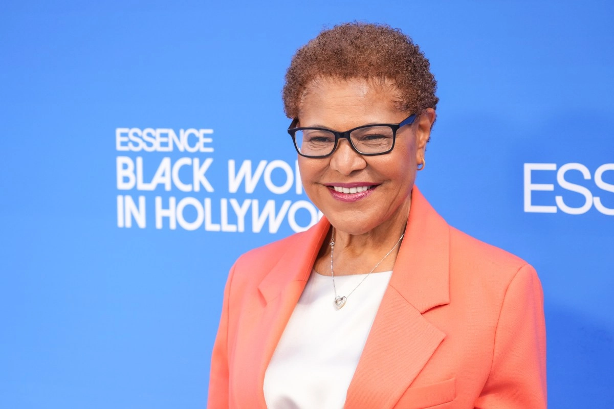 Round Politics Karen Bass with the clock against