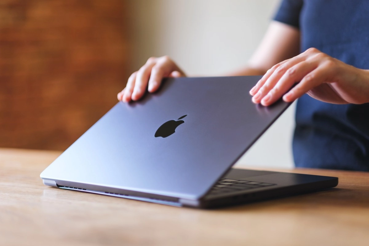 The big battery myth is it better to use your laptop without a charger