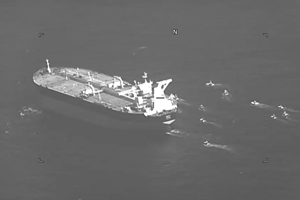 Trump assures that Iran will allow 20 oil ships to pass through the Strait of Hormuz