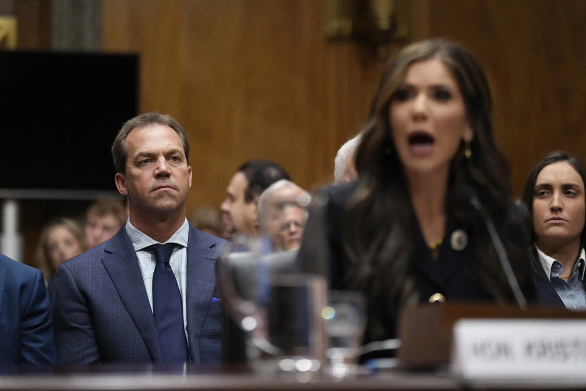 Kristi Noem requests privacy before the dissemination of images where her husband appears as a transvestite