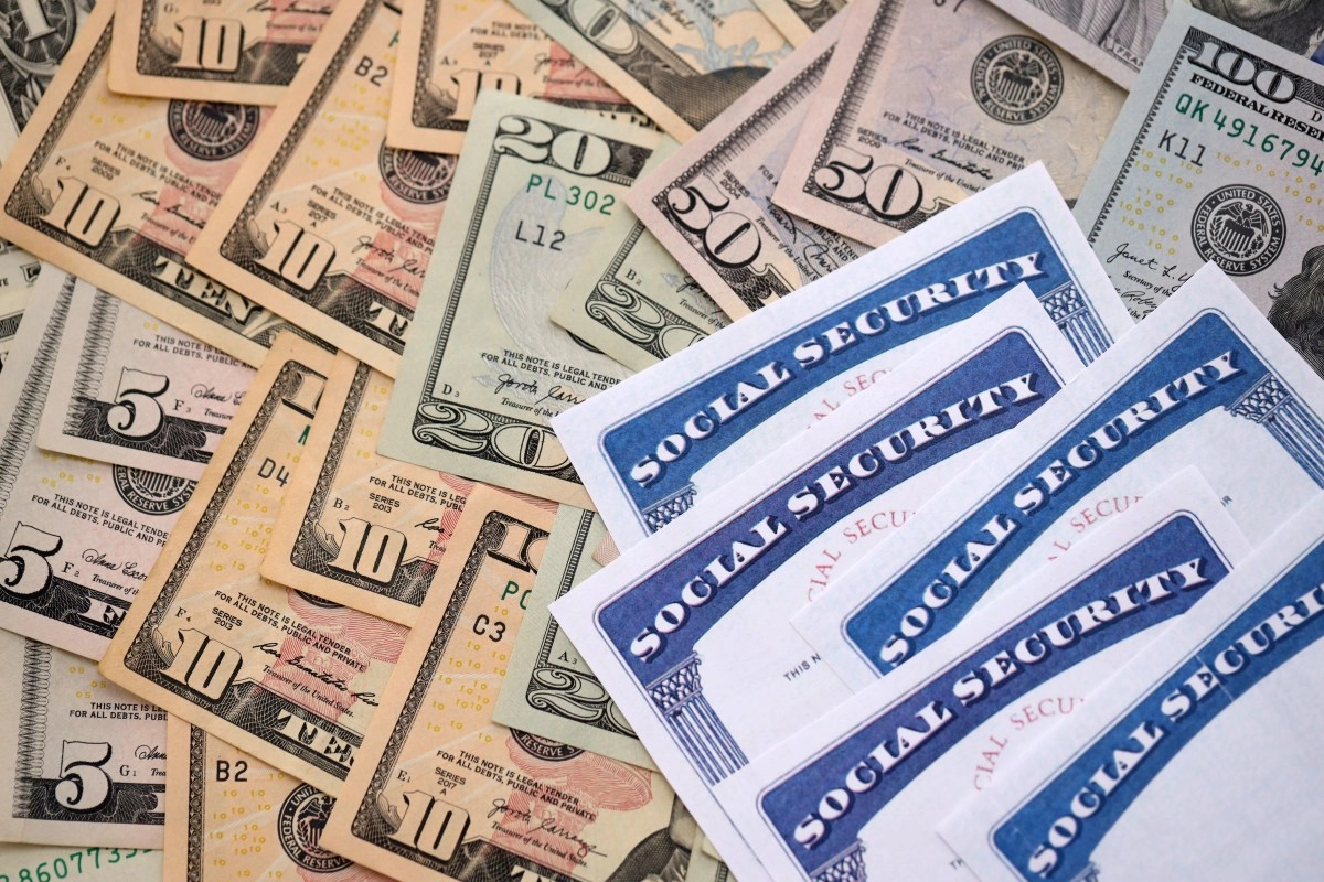 Who will receive 2000 from Social Security on April 3