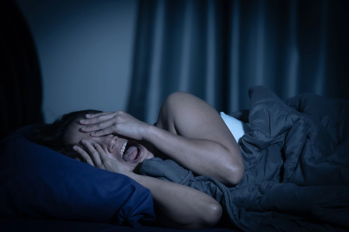 Dreaming about being without clothes in public can hide a spiritual message