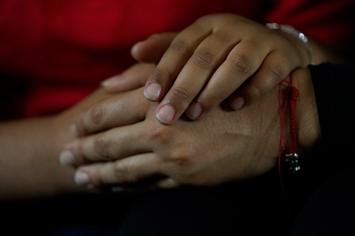 They investigate alleged sexual abuse of a migrant girl while she was in federal custody