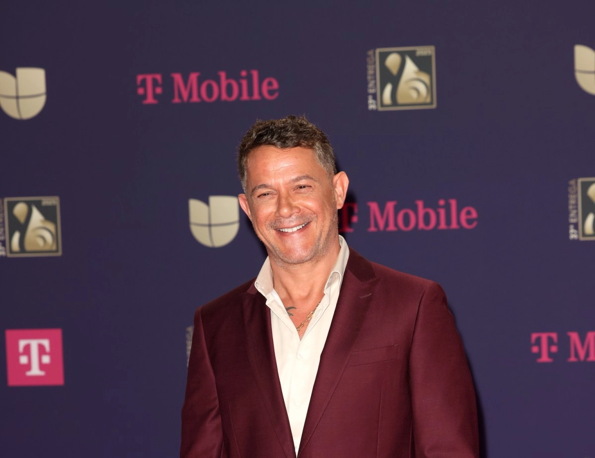 The message from Alejandro Sanz to Stephanie Cayo for her birthday You shine like nobody