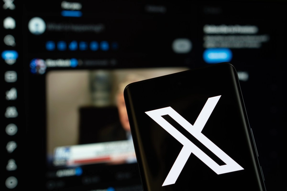 X says goodbye to Communities and commits to group chats