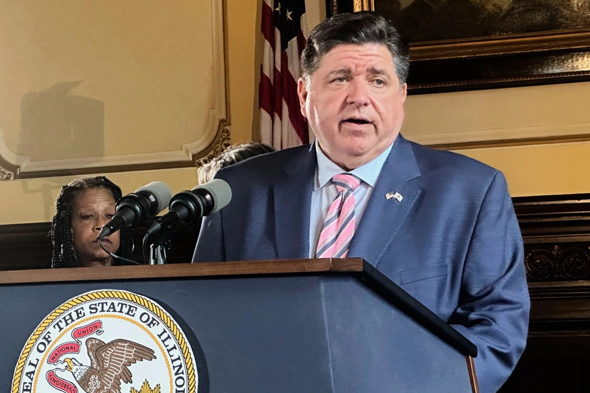 Governor of Illinois suspends public activities after finishing in hospital