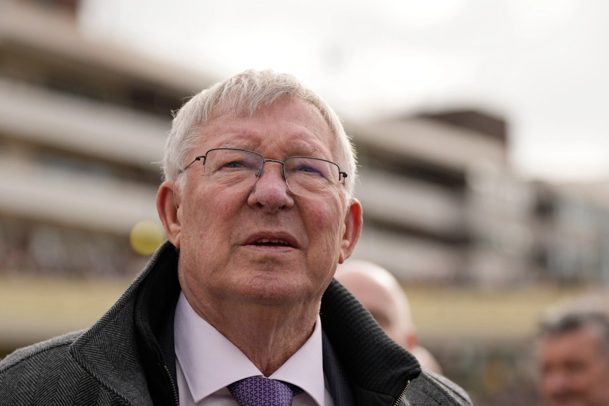 Sir Alex Ferguson transferred to hospital ahead of Manchester United-Liverpool