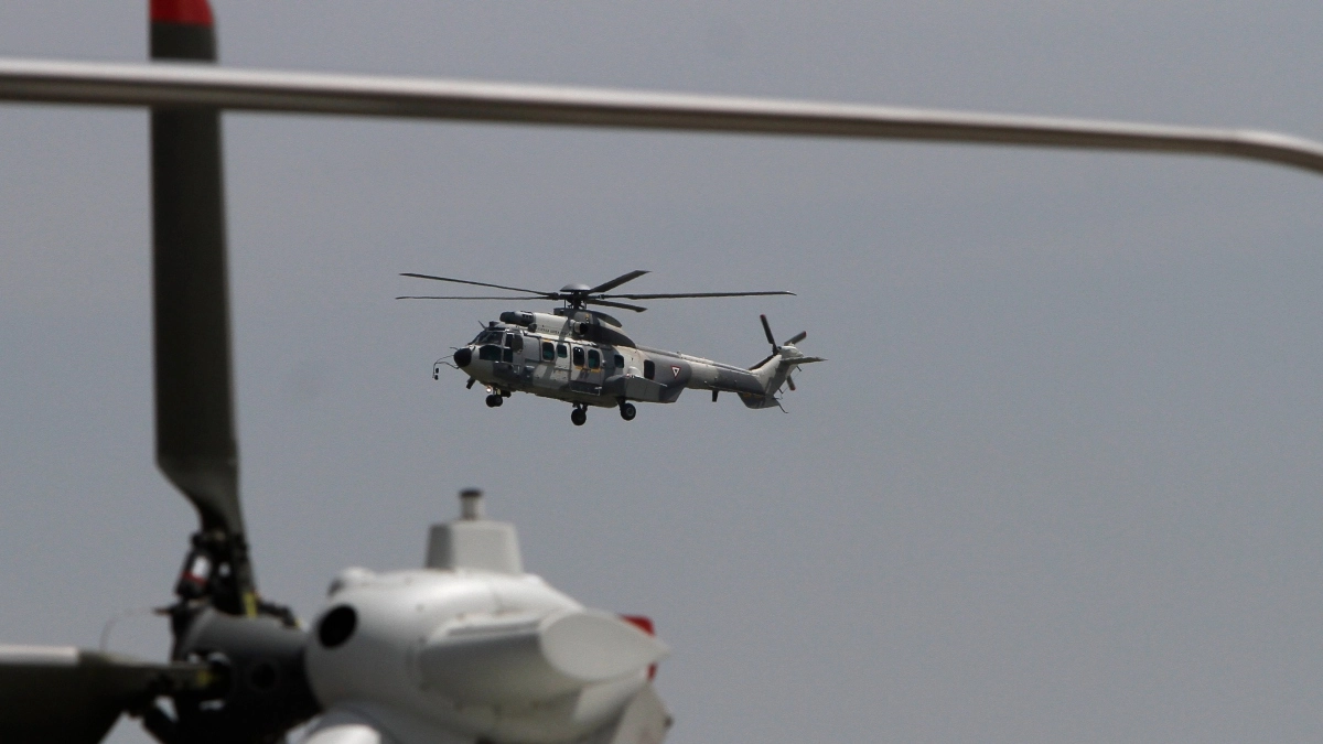 They capture on video the fall of a Mexican Navy helicopter seconds from takeoff