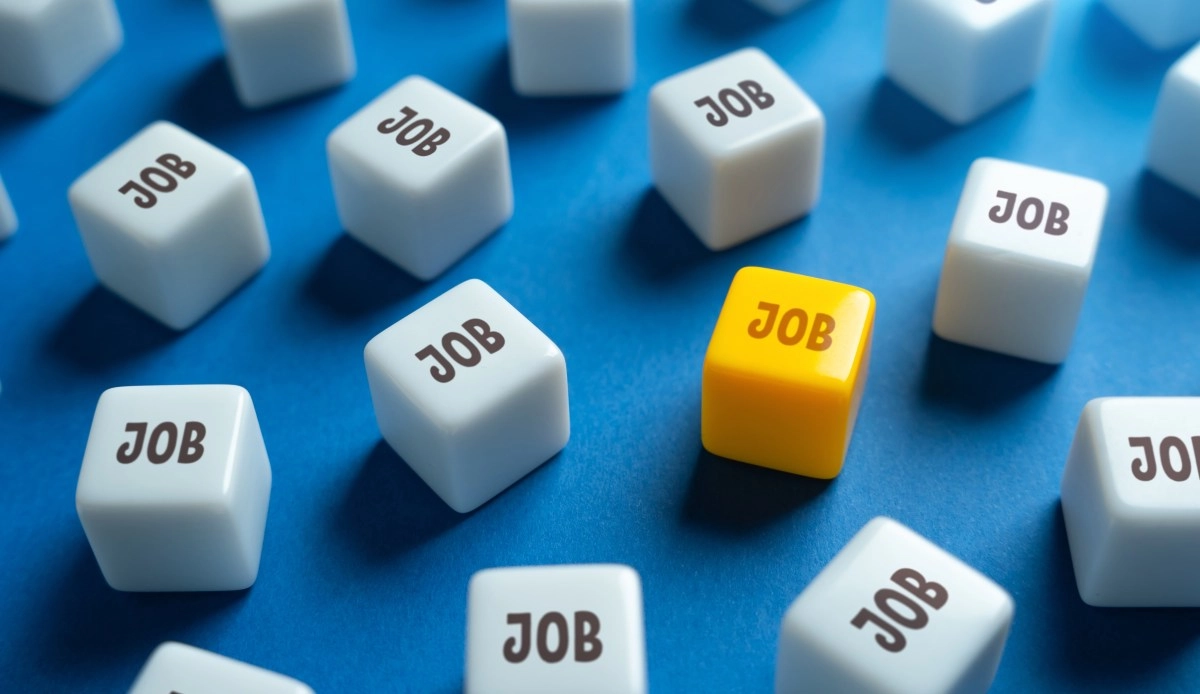 Job offers and hiring in the US were maintained before the impact of the war