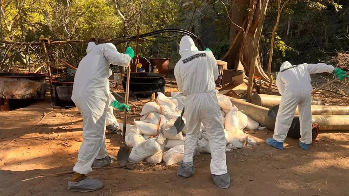 The drug laboratory seized in which 2 CIA agents had participated had 50 tons of chemical precursors