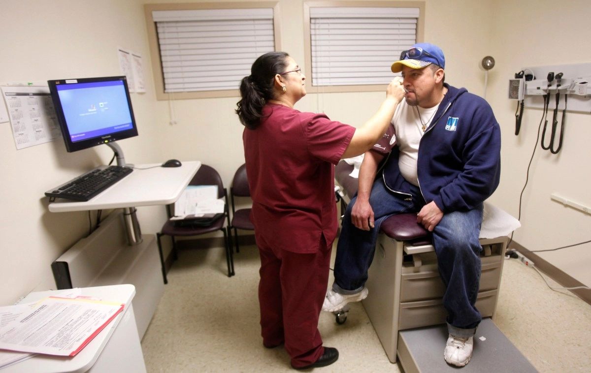 California evaluates plan to hire doctors from Mexico