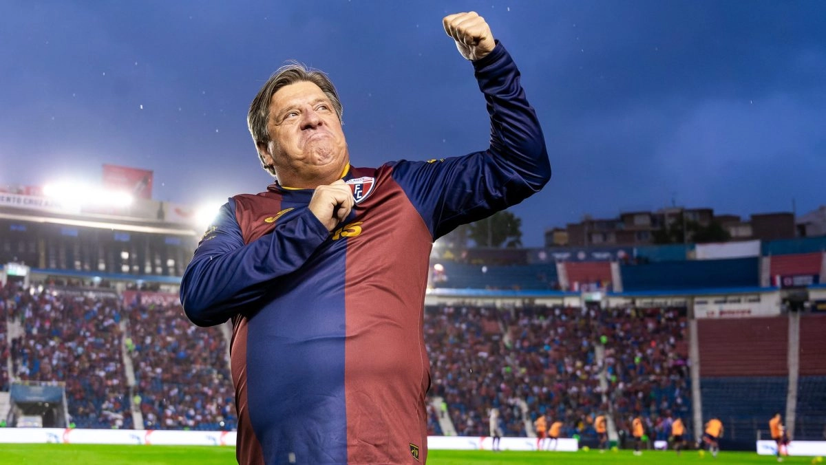 Miguel Herrera was officially presented as Atlantes coach