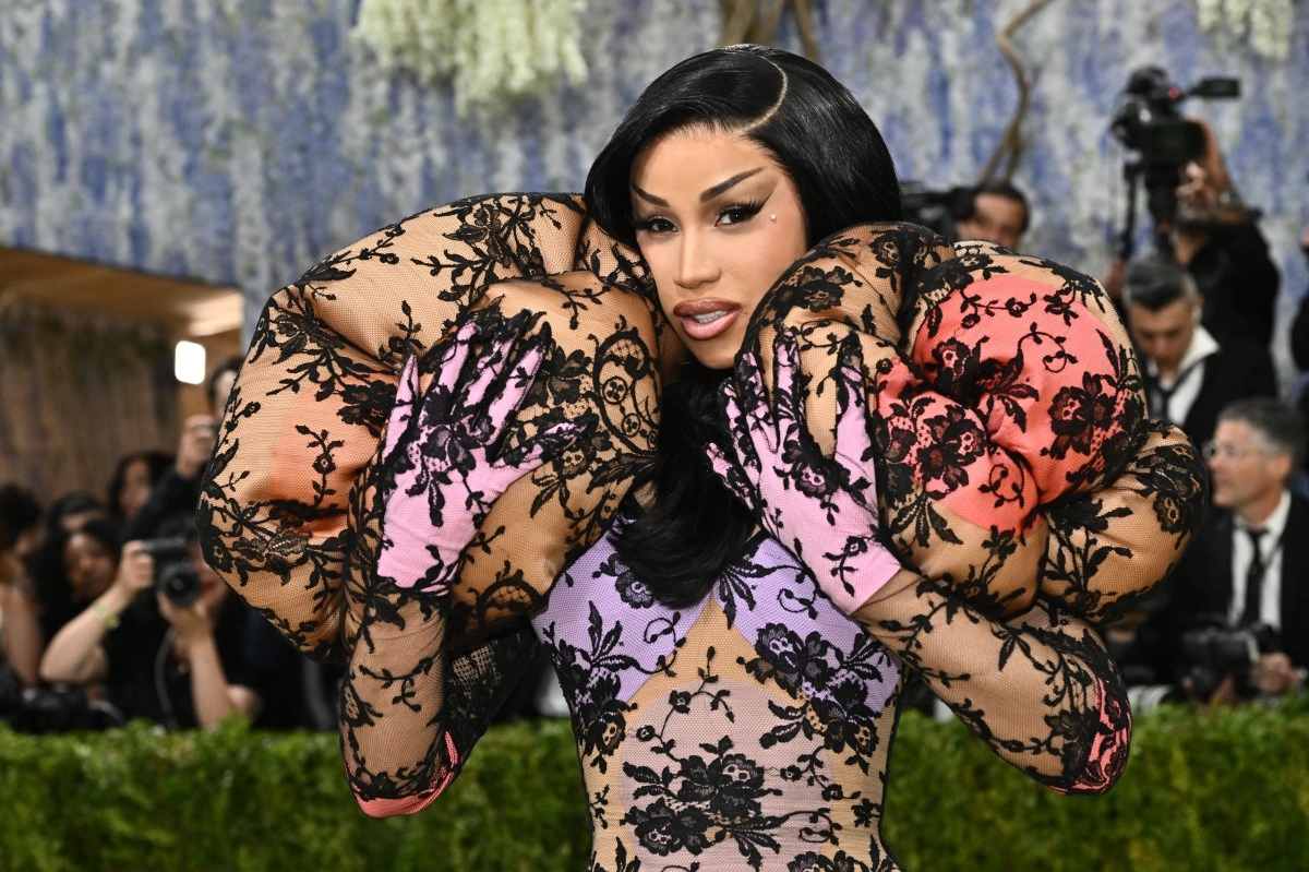 Cardi B and Stefon Diggs are affectionate at an event and ignite reconciliation rumors