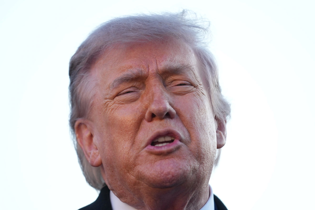 Trump disseminates image created with AI warning the future that awaits dozens of Iranian ships