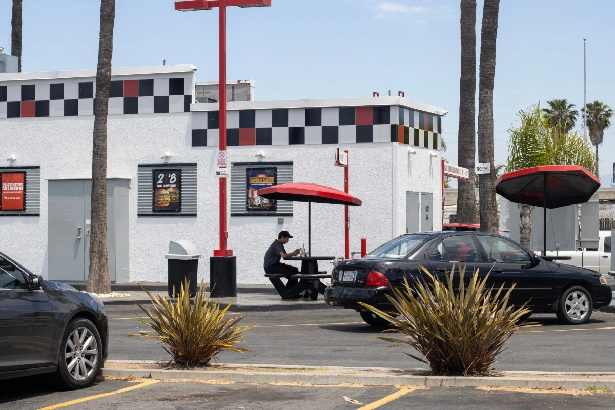 Sales in restaurant chains decreased in March due to the high increase in gasoline
