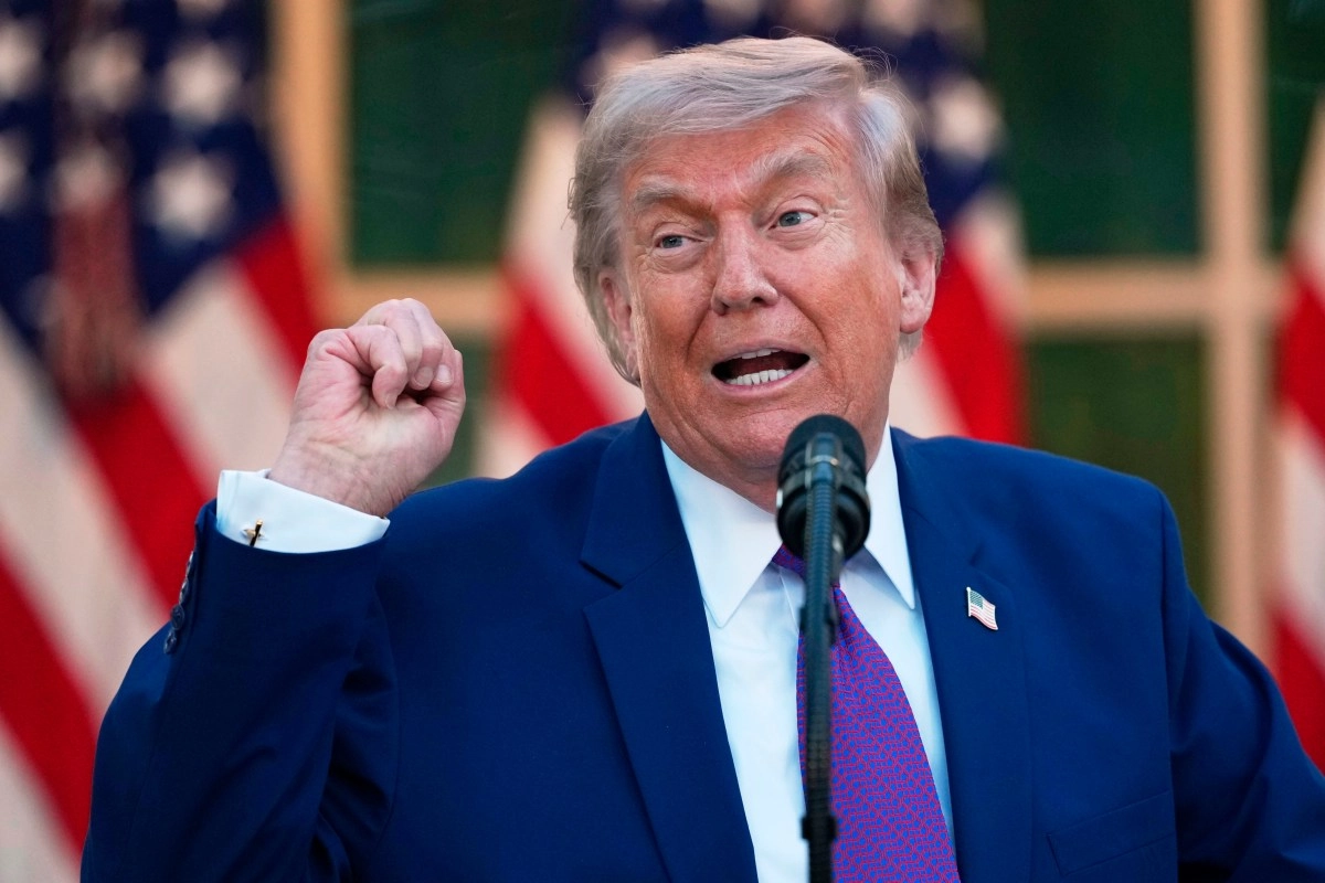 Trump says hes not in a rush to negotiate with Iran due to the advantage that the US has due to naval blockade