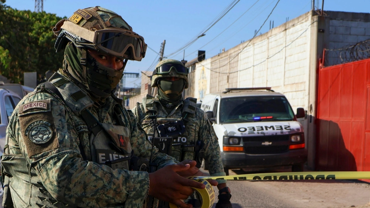 Kidnappers kill their victim during a police rescue operation in Sinaloa