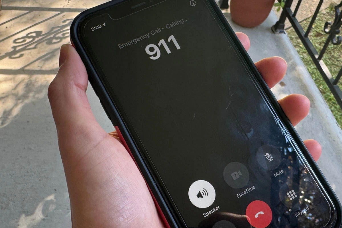 Latino dials 911 asking for help for his daughter and ends up in an immigrant detention center