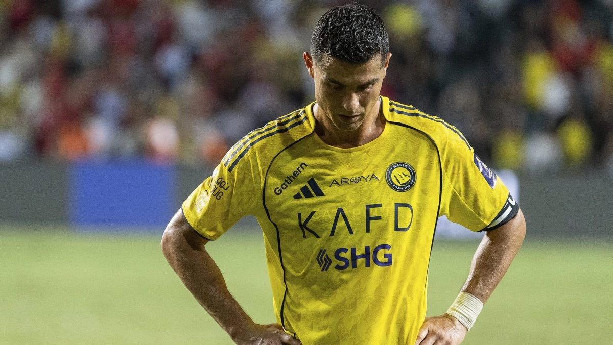 Cristiano Ronaldo ends up frustrated and leaves before the award ceremony after losing the Asian Champions final