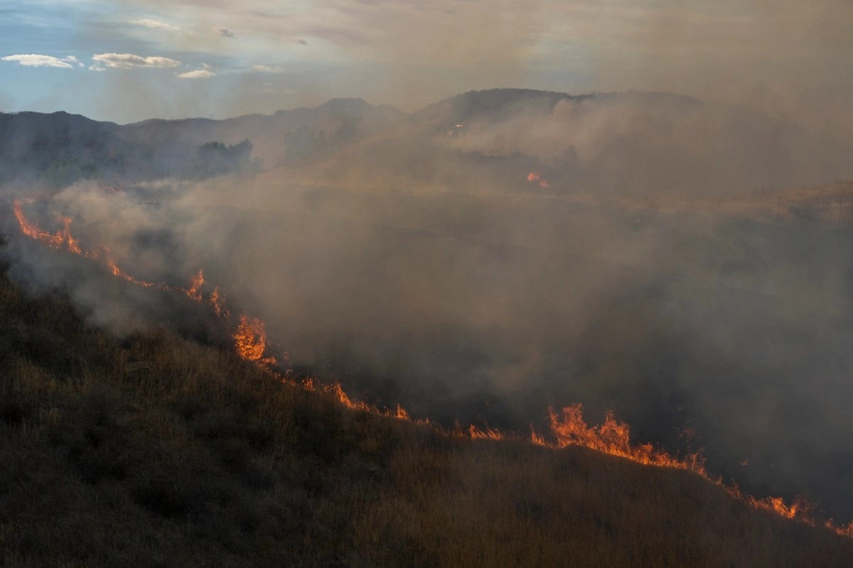 Danger of vegetation fires in Southern California due to intense winds