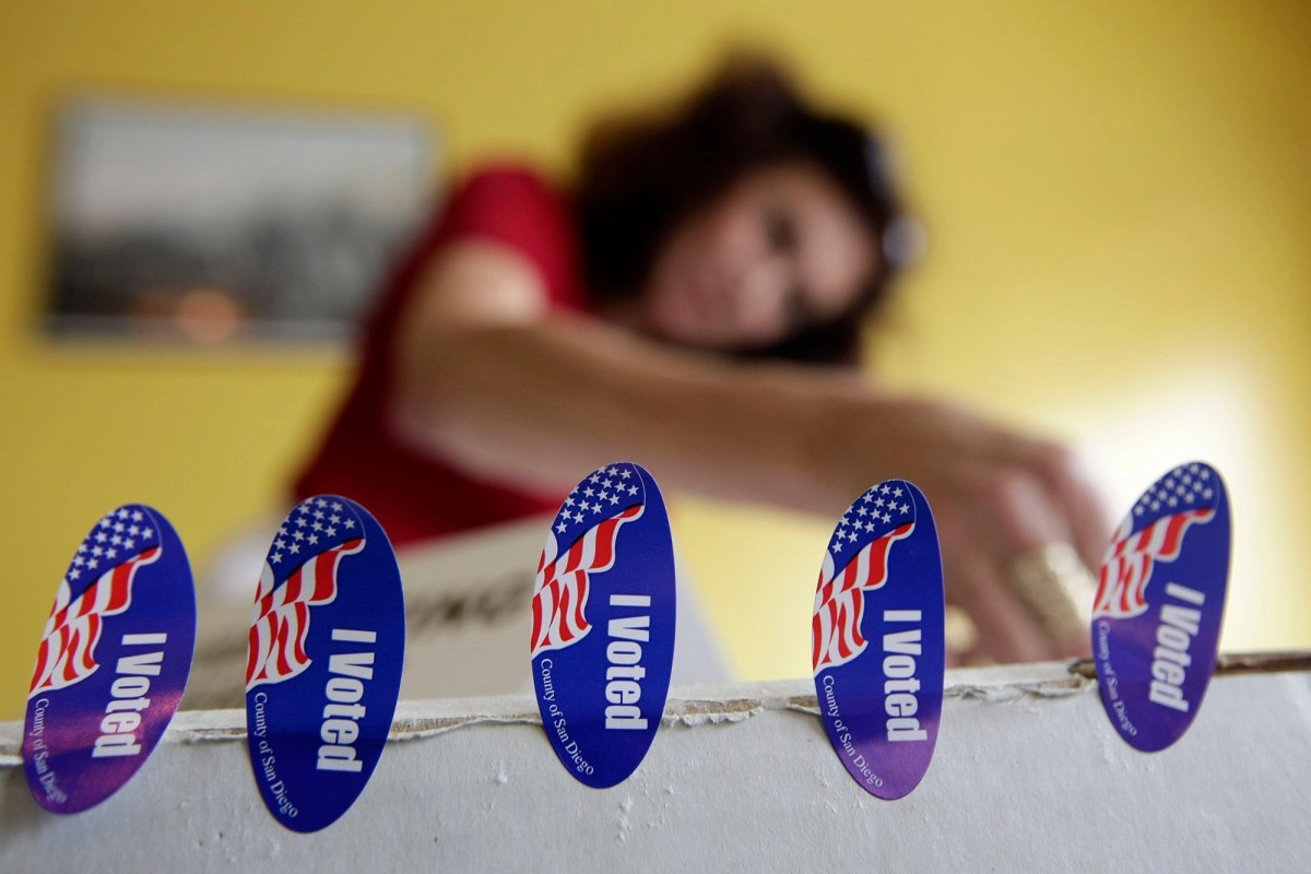 Independent Latino voters outnumber those who support Republicans