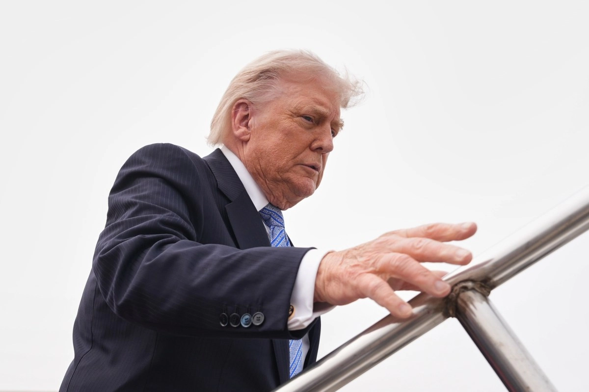 Trumps popularity plummets over Iran economy