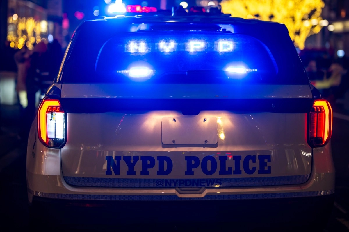 Horror in Brooklyn man slit his girlfriends throat and sat waiting for the police