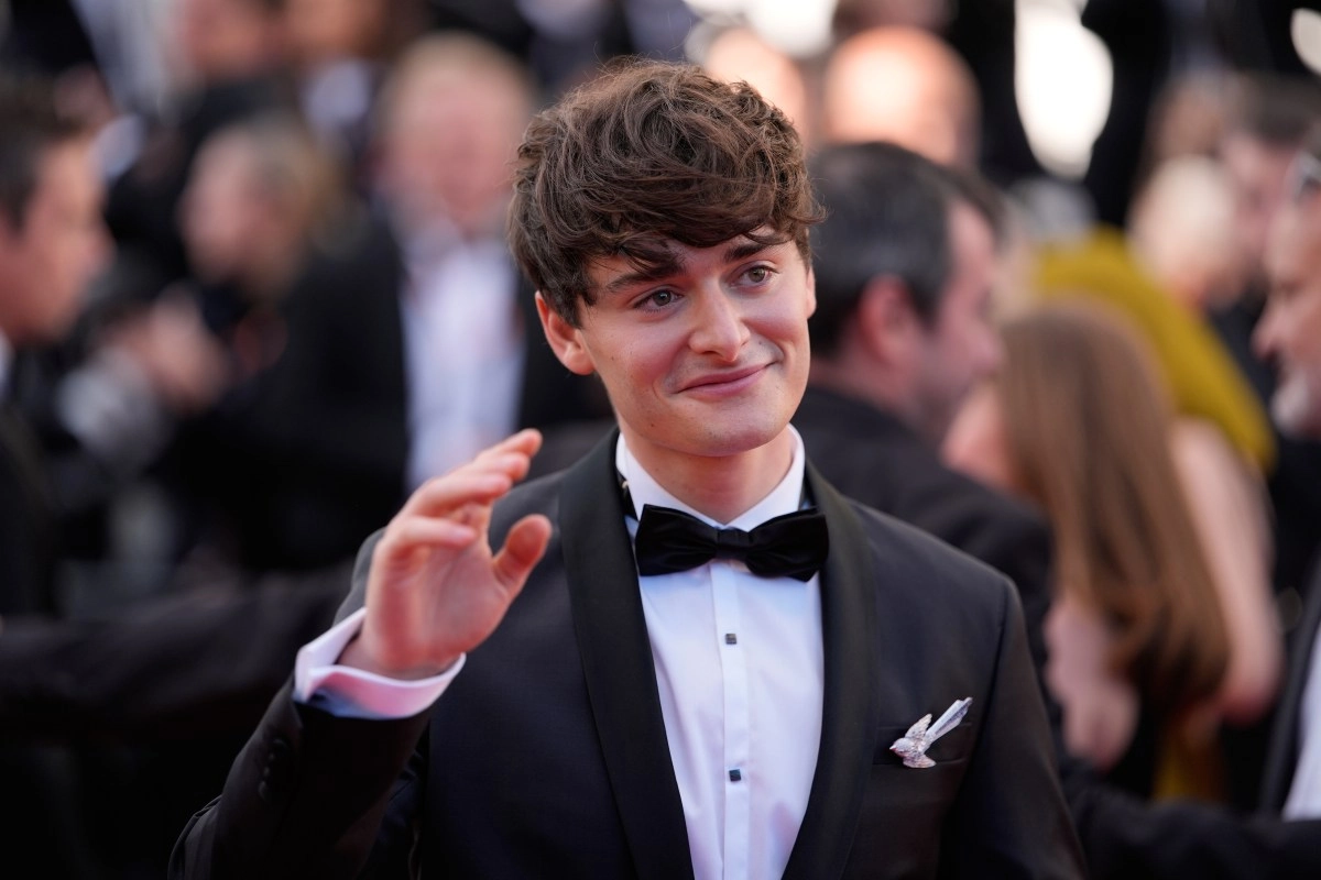 Stranger Things star Noah Schnapp graduates from college