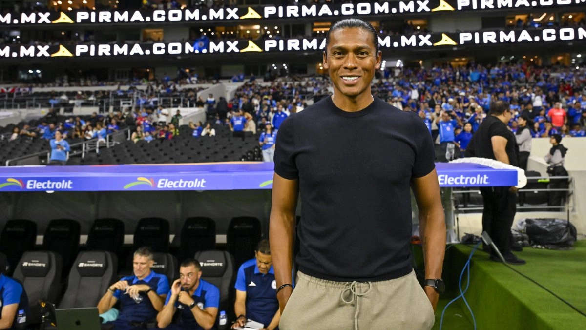 The president of Cruz Azul does not guarantee the continuity of Joel Huiqui