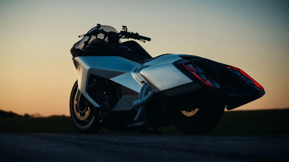 BMW showed the Vision K18 a motorcycle inspired by airplanes