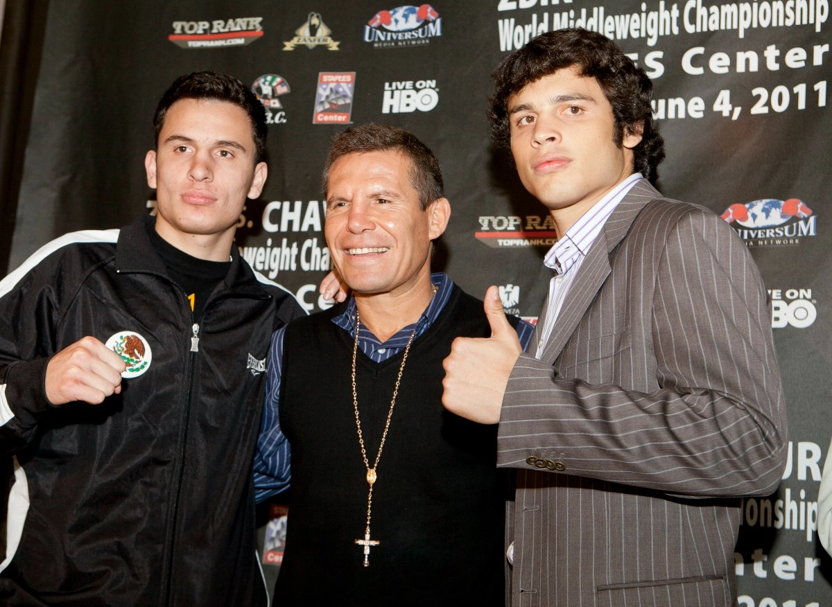 For what reason was Omar Chvez son of the Great Mexican Champion arrested