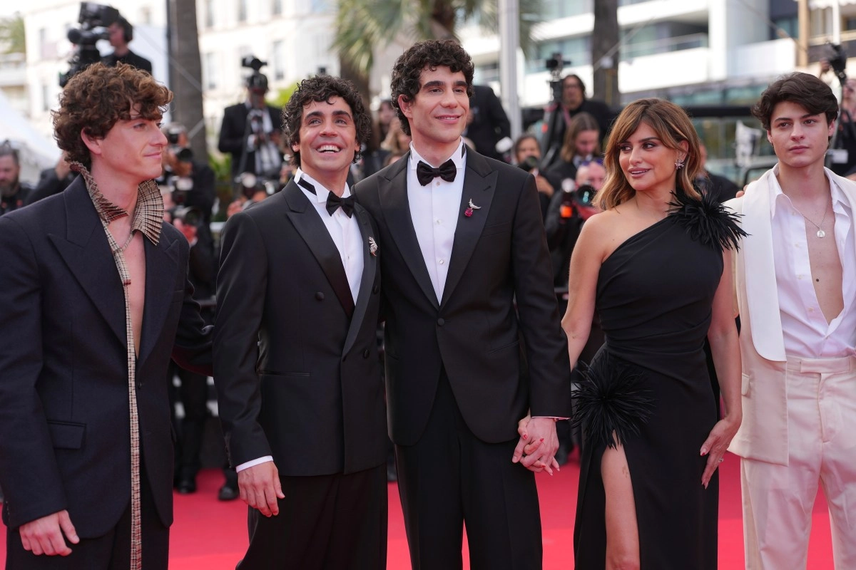 The Spanish film La Bola Negra receives a 16minute ovation in Cannes