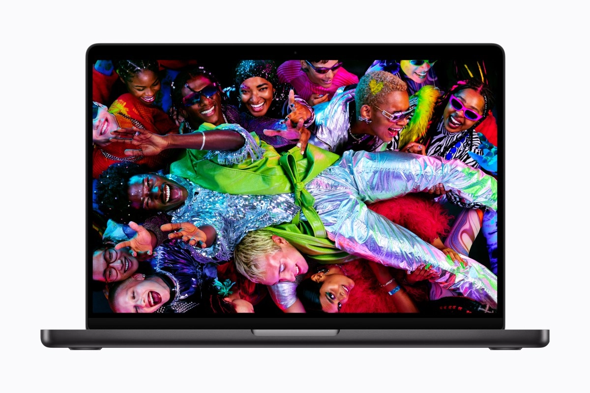 The MacBook Pro with tandem OLED display is getting closer