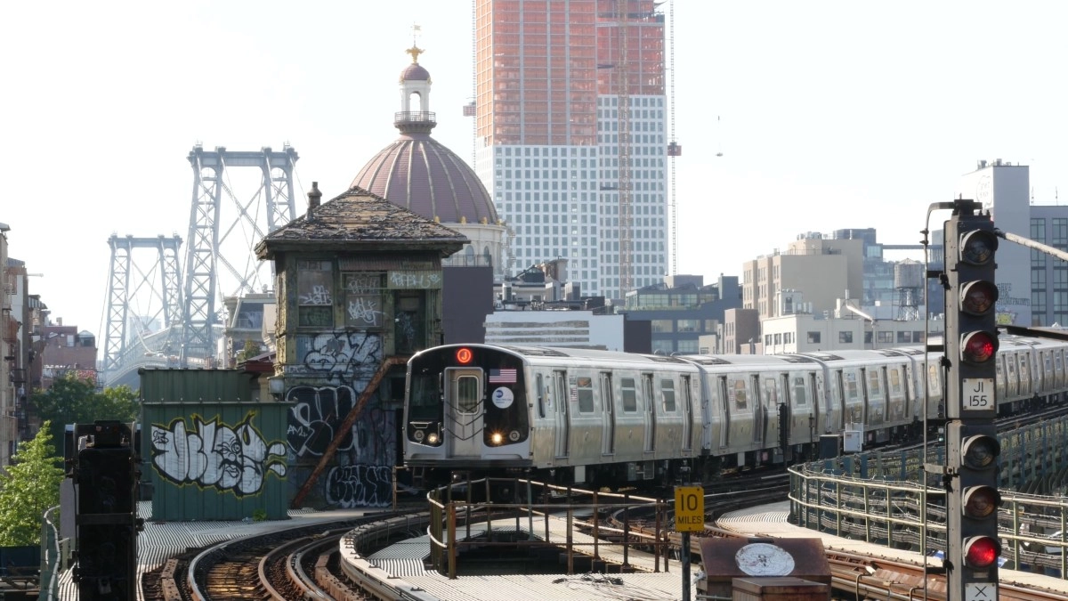 Teenager died while subway surfing on the Williamsburg Bridge in New York
