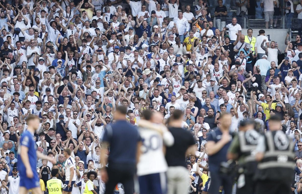 London is divided between emotions Tottenham is saved West Ham is relegated and Arsenal celebrates the championship