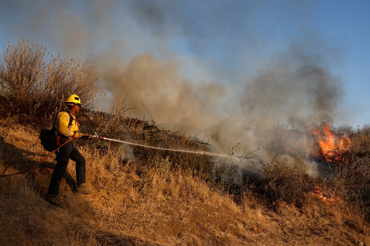 Four wildfires in Southern California close to being contained