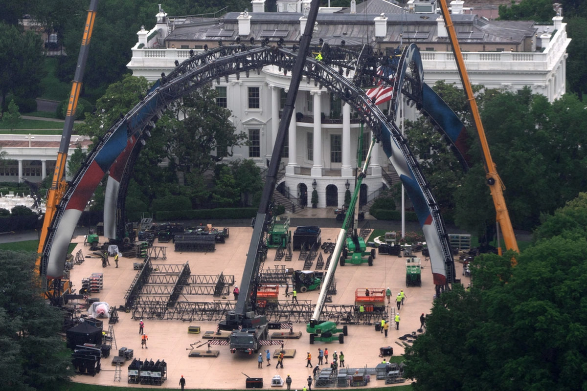 The setting up of the stage to carry out a UFC event in a garden of the White House began