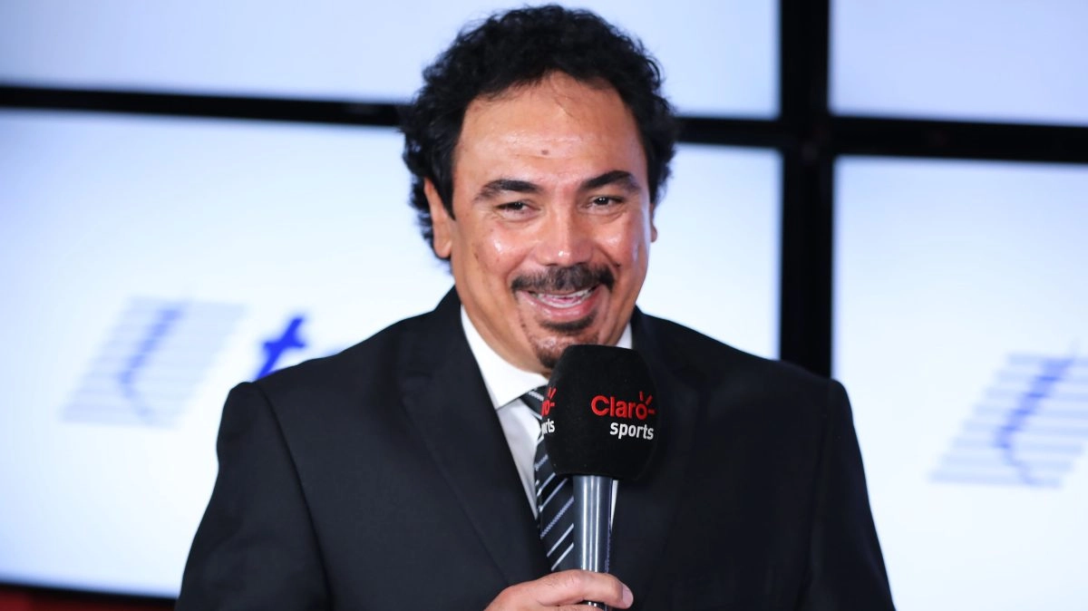 Hugo Snchez advises Efran Jurez to go to Europe He continues analyzing continuing in Pumas