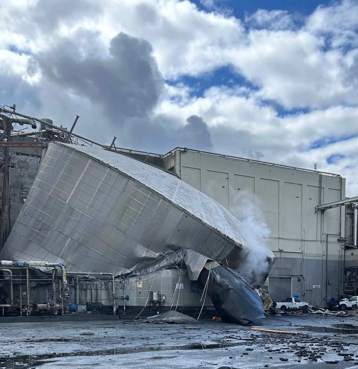 Chemical tank rupture at Washington paper plant leaves one dead and several critically injured
